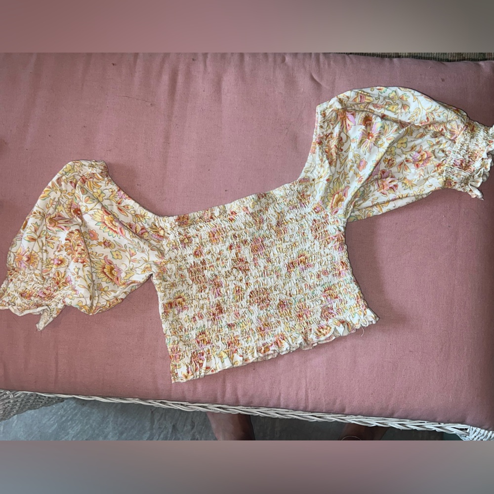 Cute off the shoulder Billabong crop top